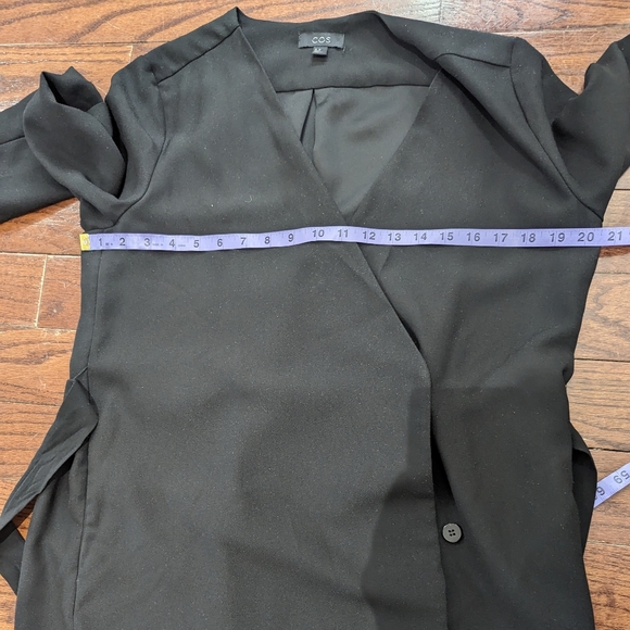 COS hidden button wrap style lightweight coat - Picture 9 of 10